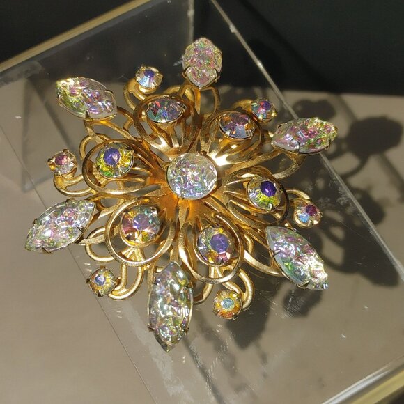 Floral Brooch Marquise Lava Glass Vintage Aurora Borealis Rhinestone Gold Tone - Picture 11 of 12